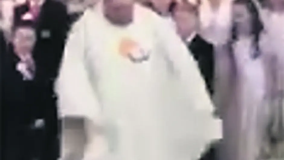 Fr Con ‘goes viral' after Communion ‘floss dance' Image