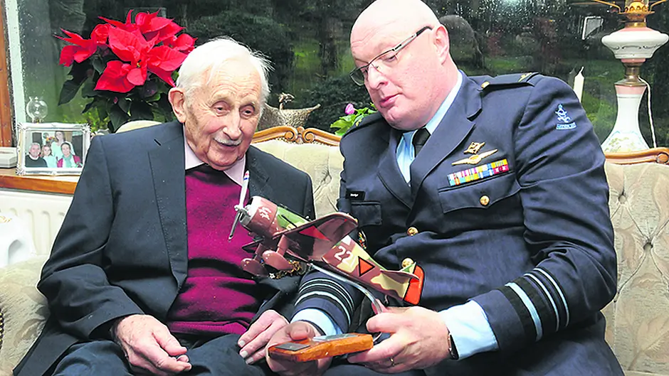 Tributes to war hero Jan, the last Dutch WWII fighter pilot Image
