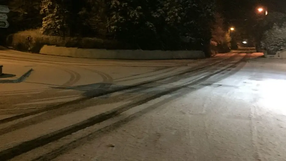 Updates from around West Cork as snow causes traffic problems Image