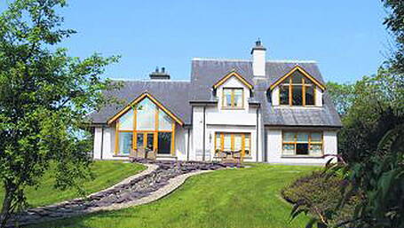 Lodge an interest in this pristine, turn-key property Image