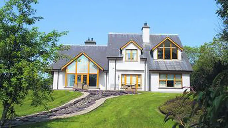 Lodge an interest in this pristine, turn-key property Image