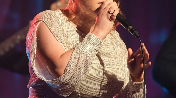 Effie Neill, the 21-year-old singer from Ardgroom, recently performed in the grand final of TG4’s long-running country music show, Glór Tíre, where she put in a strong performance with the song Thanks to You.