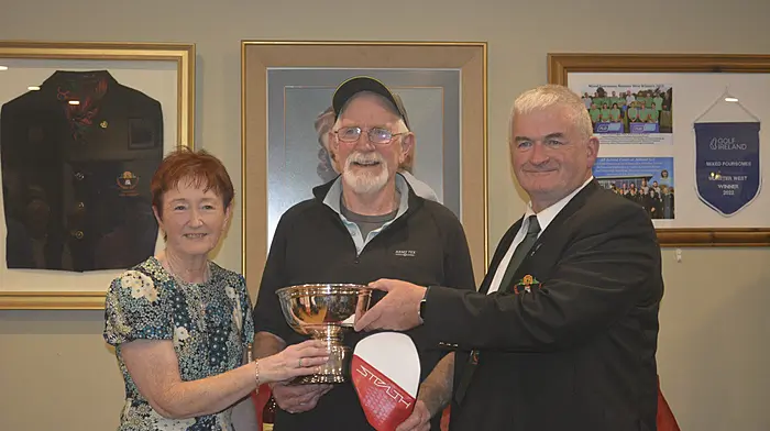 Brenda Dinneen presenting her husband's prize to Michael O’Sullivan, alongside captain Owen Dinneen at the Glengarriff Golf Club.