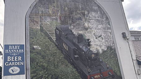 Council should help to restore ‘iconic’ railway mural – mayor Image