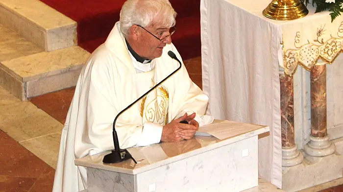 A congregation of almost four hundred, along with the joint choirs of Rosscarbery and Lisavaird churches, came together to celebrate mass as a mark of appreciation to Fr John’s contribution to the parish over the last 17 years.