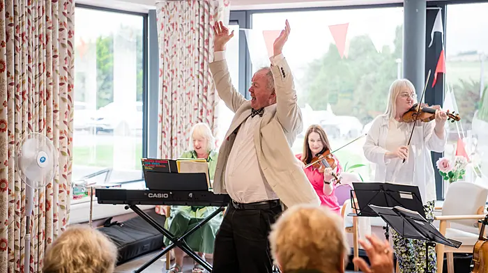 Healthcare Hoolies brings singalongs to West cork care homes and libraries Image