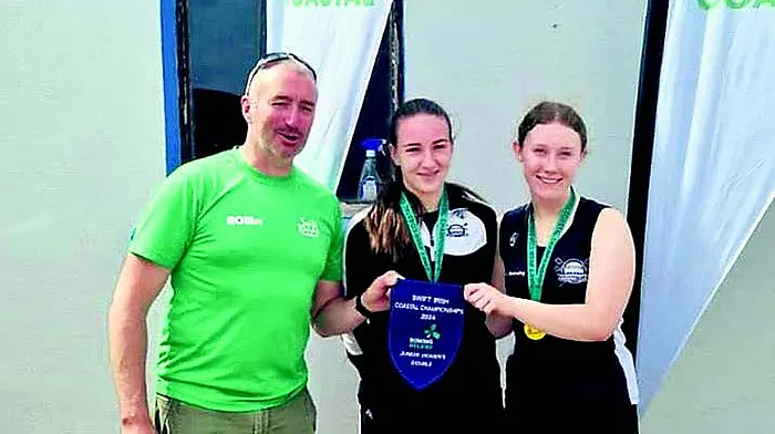 Joe Cantillon, Swift Racing Ireland with Sinéad Murphy and
Faye Mulcahy of Castletownbere Rowing Club at the Swift
Racing Boats Ireland’s junior coastal off shore championships
which were hosted by Castletownbere Rowing Club.