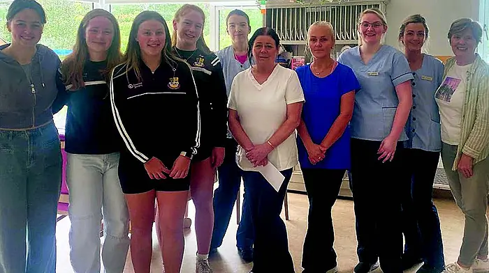   e Enniskeane camogie club held a 500km walk/run fundraiser in March in aid of the Dunmanway Community Hospital
and CoAction and the proceeds were presented last Saturday. From left: Deirdre Browne, Maebh O’Brien, Clara Duggan
and Daire O’Brien, Enniskeane camogie club and Catherine O’Donovan, Stephanie O’Mahony, Gemma Twomey, Louise
Hurley, Carrie Hurley and Mairead Duggan, Dunmanway Hospital.