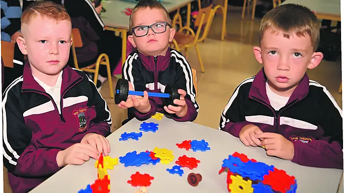 On their fi rst day at Timoleague National School were Ethan McCarthy, Ollie Hurley and Darragh O’Sullivan. (Photo: Martin Walsh)