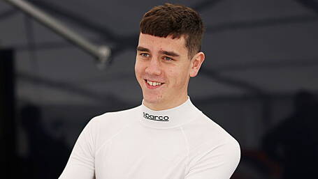 Robert Cronin signs with Fox Motorsport for the final round of the Ginetta GT Championship Image
