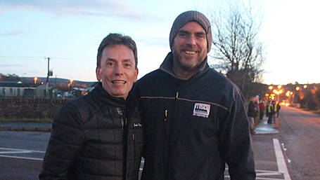1997 world snooker champion Ken Doherty gets an introduction to road bowling Image
