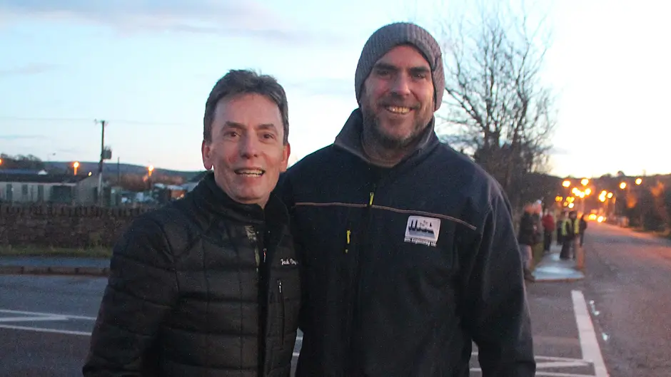 1997 world snooker champion Ken Doherty gets an introduction to road bowling Image
