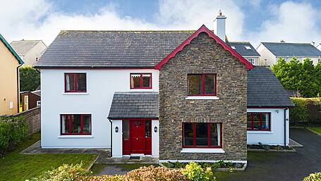 HOUSE OF THE WEEK: Large detached house in estate on market for €575,000 Image