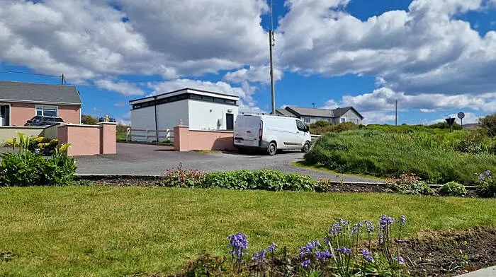 Phone mast ‘buzzing’ outside Drinagh home Image