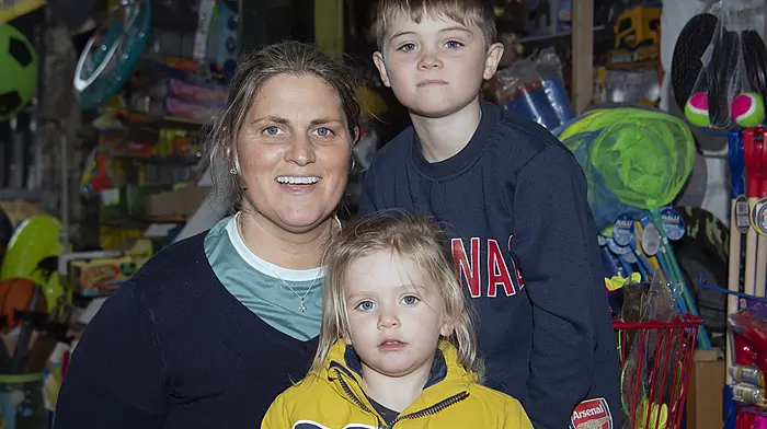 Charlie Whyte with her children Polly and Fred in Spiller’s Lane, Clonakilty.  The children were visiting their ancestral home in Reenascreena.   (Photo: Martin Walsh)