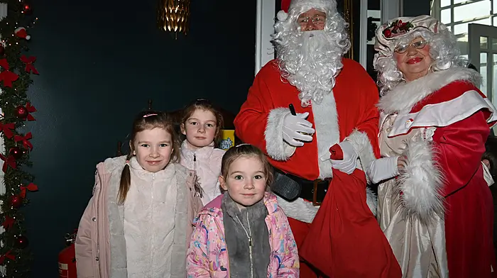 Santa and Mrs Claus at the Courtmacsherry Christmas Market in the Courtmacsherry Hotel, Courtmacsherry with (left to right): Celine, Lorna and Carolyn O’Donovan, Timoleague.  Photo: Martin Walsh.