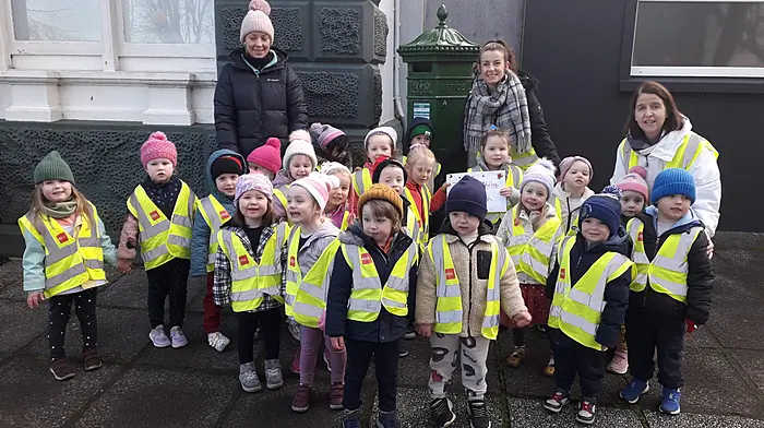 Naíonra Phobail an Sciobairín senior room pupils posted their letter to Santa on their way to the Skibbereen Library last week.