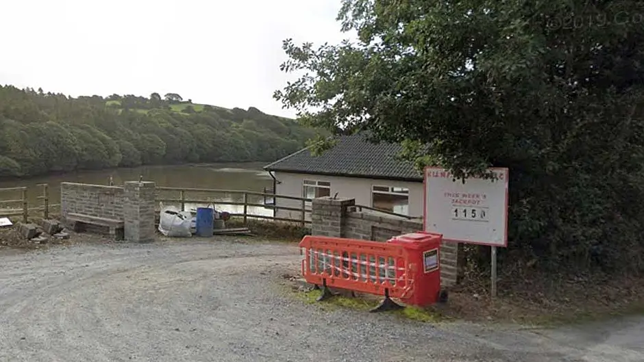 Kilmacsimon Rowing Club gets special business tourism award Image