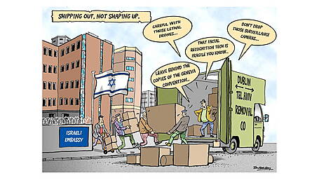 Simon and Michael D get caught in middle of war of words with Israel Image