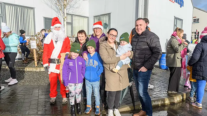 Santa with the Ellis family  Chloe (6), Susie, Harry (8), Sharon, Yvonne, Alfie (8 months) and Damien from Drinagh enjoying their day at the Drinagh tractor, truck and car run.  (Photo: David Patterson)