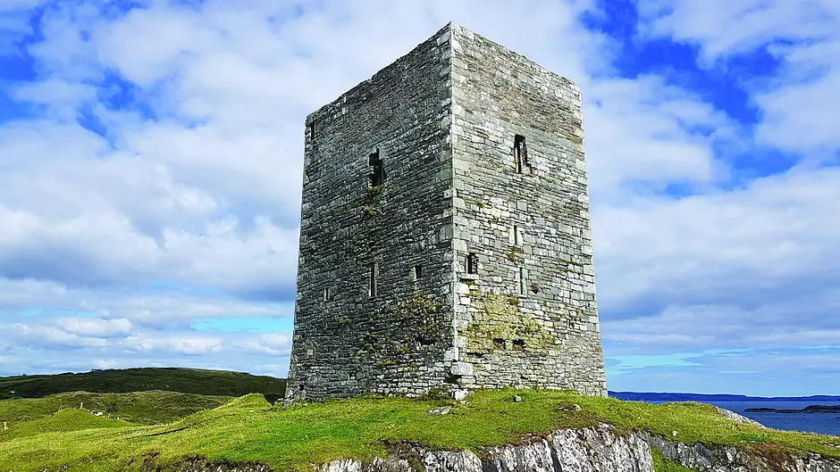 HOUSE OF THE WEEK: Spectacular 15th century home perched on Mizen peninsula Image