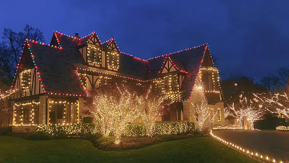 Tripping light fantastic in  calm before the Christmas Image