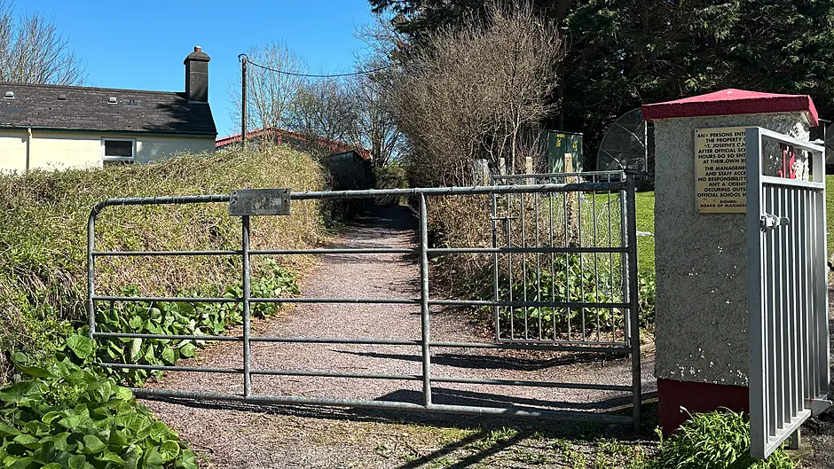 Gardaí alerted after men seen loitering in laneway near schools Image