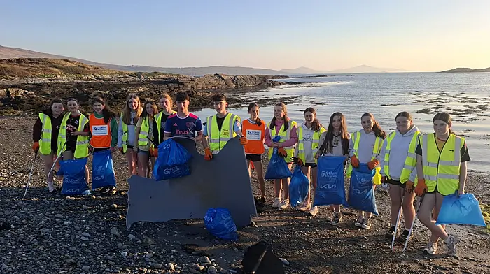 Members of Muintir Bháire Foróige Club (L-R) Chloe O’Sullivan, Aoife O’Donovan, Grace O'Brien, Ciara Daly, Abbie Thornton, Karen Dukelow, Art O’Leary, Eoghan Fehilly, Abbie Arundel, Chloe O’Sullivan, Aoife Nash, Cara McGettigan, Anna Tobin, Rosin Daly and Rachel Kelleher took part in the clean-up at Reen beach last week.