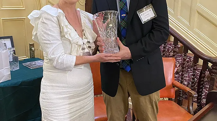 Chair of Bandon Kinsale MD Cllr Gillian Coughlan presented the mayor of Newport, Charles Holder, with a gift during a recent visit of Kinsale people to Newport, Rhode Island