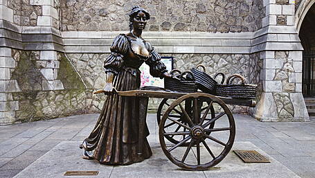 Setting eyes and memories on Molly Malone Image