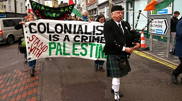 A protest march was held in Skibbereen on Easter Saturday in support of the Palestinian people. On the day the march was led by piper Donal Ó Kelleher. The weekly protest has been going on for over 18 months, not only in Skibbereen, but all over Ireland. Several people spoke at the Maid of Erin statue, while wreaths were laid by Nassar Swirki and Sean McCarthy in memory of the Palestinians and the 1916 Rising heroes. There was big interest and support from locals and tourists alike as the protest moved through the town.