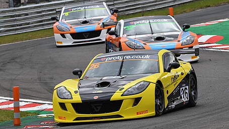 Robert Cronin races to maiden win in the Ginetta Championship Image
