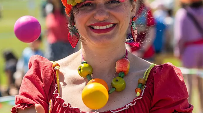 The annual Bandon Show took place today with thousands of people attending to see horse and cattle classes, along with poultry and arts & crafts competitions. There was also food stalls and a childrens fun fair. 'Fruity' from Circus 250 hosted a juggling workshop. Picture: Andy Gibson.