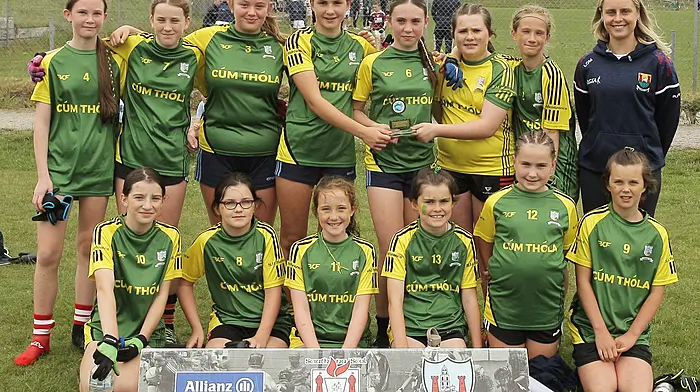 Roinn 4 Girls runners-up Coomhola NS with Cork ladies footballer Laura O'Mahony.