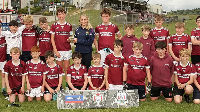 Ballinacarriga NS, Roinn 5 Boys runners-up, with Cork footballer Laura O'Mahony. (Photo: Paddy Feen)