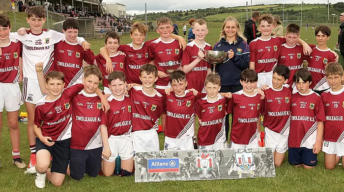 Timoleague NS, Roinn 2 Boys winners, receive the trophy from Cork footballer Laura O'Mahony.