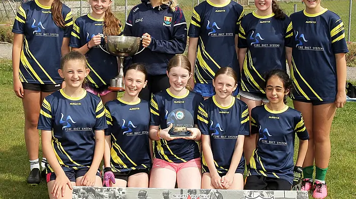 Roinn 5 Girls winners Tirelton NS receive the trophy from Cork footballer Laura O'Mahony. (Photo: Paddy Feen)