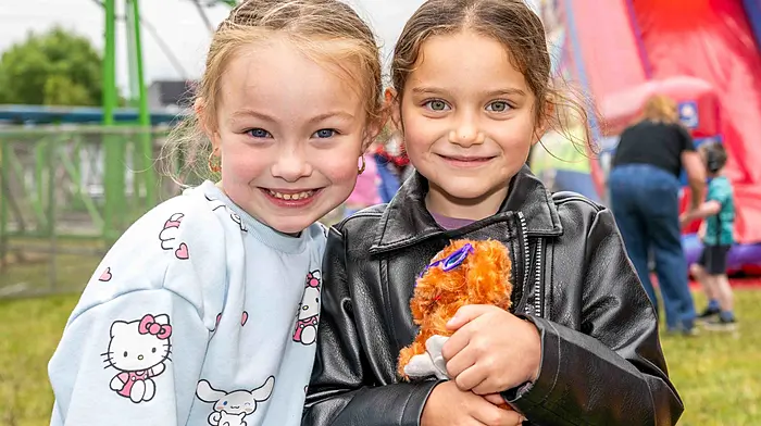 Linzii Marie Sasin and Neabha O'Shea from Skibbereen. Picture: Andy Gibson.