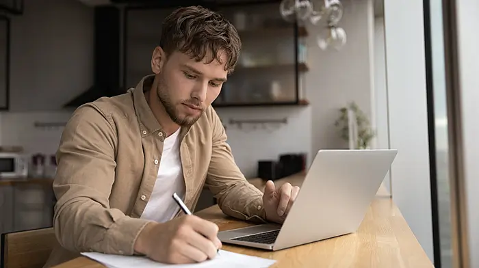 EssayHub Review: A Student Guide to Writing Help That Works Image