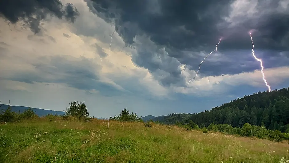 Status yellow thunderstorm warning issued for West Cork Image