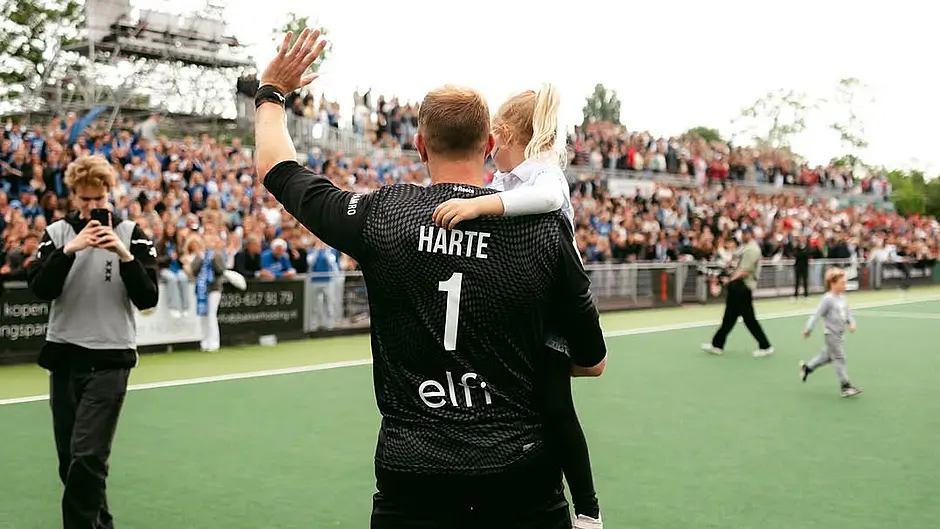 Legendary goalkeeper David Harte waves goodbye to Kampong Image