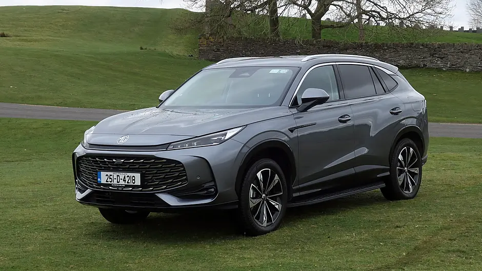 CAR OF THE WEEK: Mg hs plug-in hybrid is one to watch Image