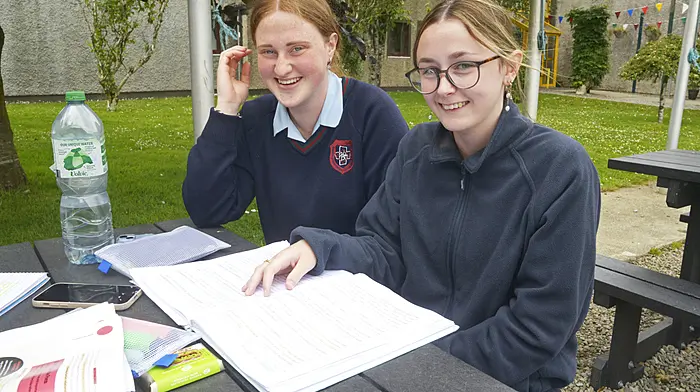 NEWS 5/6/2025 Pictured at Colaiste Ni Toirbhite Bandon were leaving cert students Katie Twohig and Alli O'Sullivan getting in some last minute study. Picture Denis Boyle