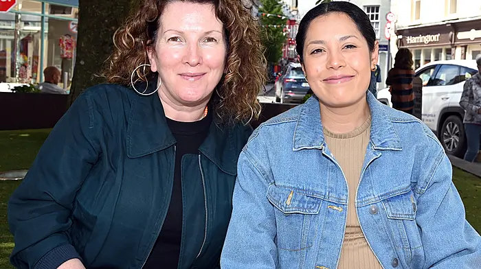 Carol O'Leary (left) and Jessica Luna, both from Clonakilty, enjoying a chat in Astna Square.    (Photo: Martin Walsh)