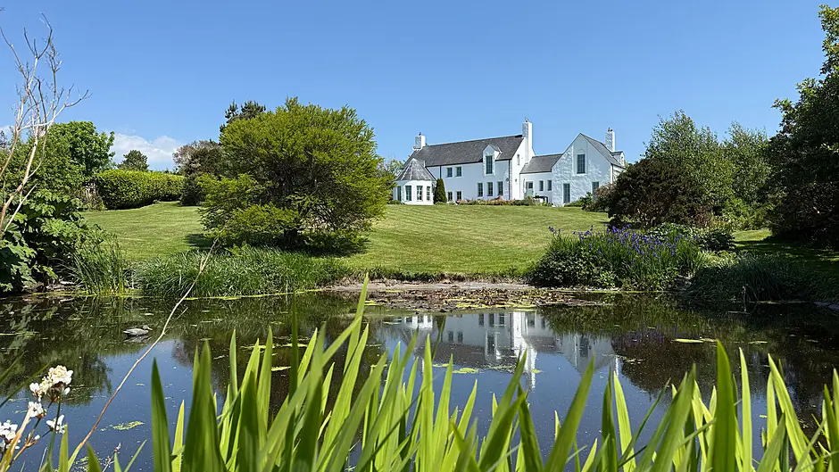 HOUSE OF THE WEEK: Gloun’s Four Blues Image