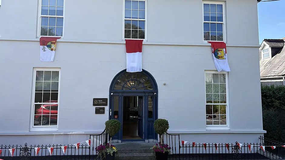 Businesses across Cork asked to decorate their premises in red and white Image