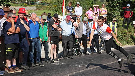 Brian O’Driscoll brings home All-Ireland road bowling title his late father narrowly missed out on Image