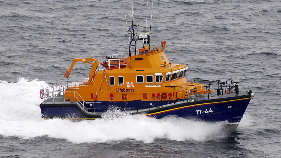 Collision causes vessel to sink in Castletownbere but four crew 'safe and well' Image