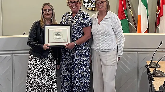 Aishling Minihane, PRO of The Ballinspittle Tidy Towns Group accepting the Award from The Chairman of the Bandon and Kinsale Municipal Council Marie O’ Sullivan and Mary Mc Carthy Ballinspittle Tidy Towns Committee on the right.