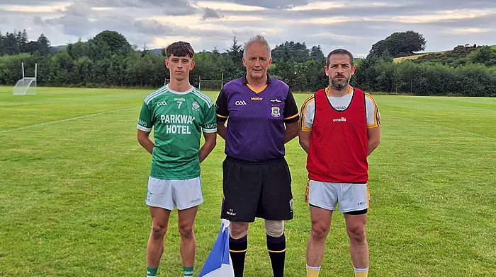 Jack McCarthy (Doheny’s), Tadhg Sheehan (referee) and Cian O’Mahony (Bandon) ahead of the Bandon Co-op Carbery junior B football championship last Sunday evening in Rossmore.